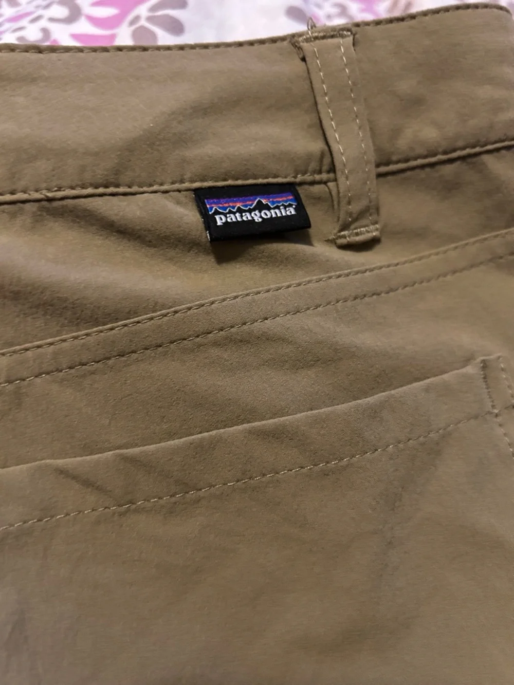 Patagonia Olive Tan Cargo Shorts for women size 10 almost new - Picture 6 of 7